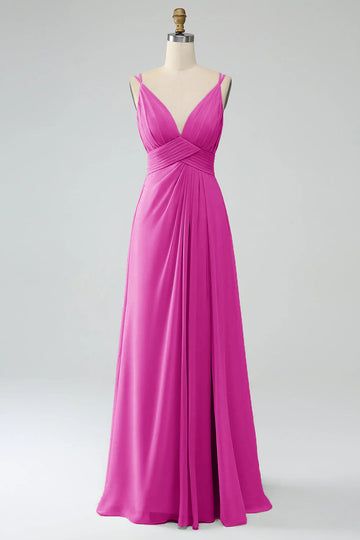 Vestido de dama de honor largo de gasa plisado con tirantes finos fucsia